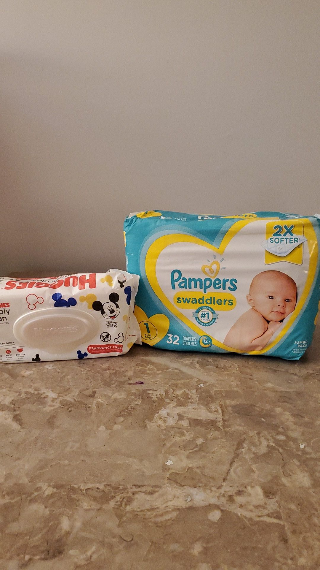 Pampers diapers & baby wipes 🛑 👀If it's listed, it's available😊