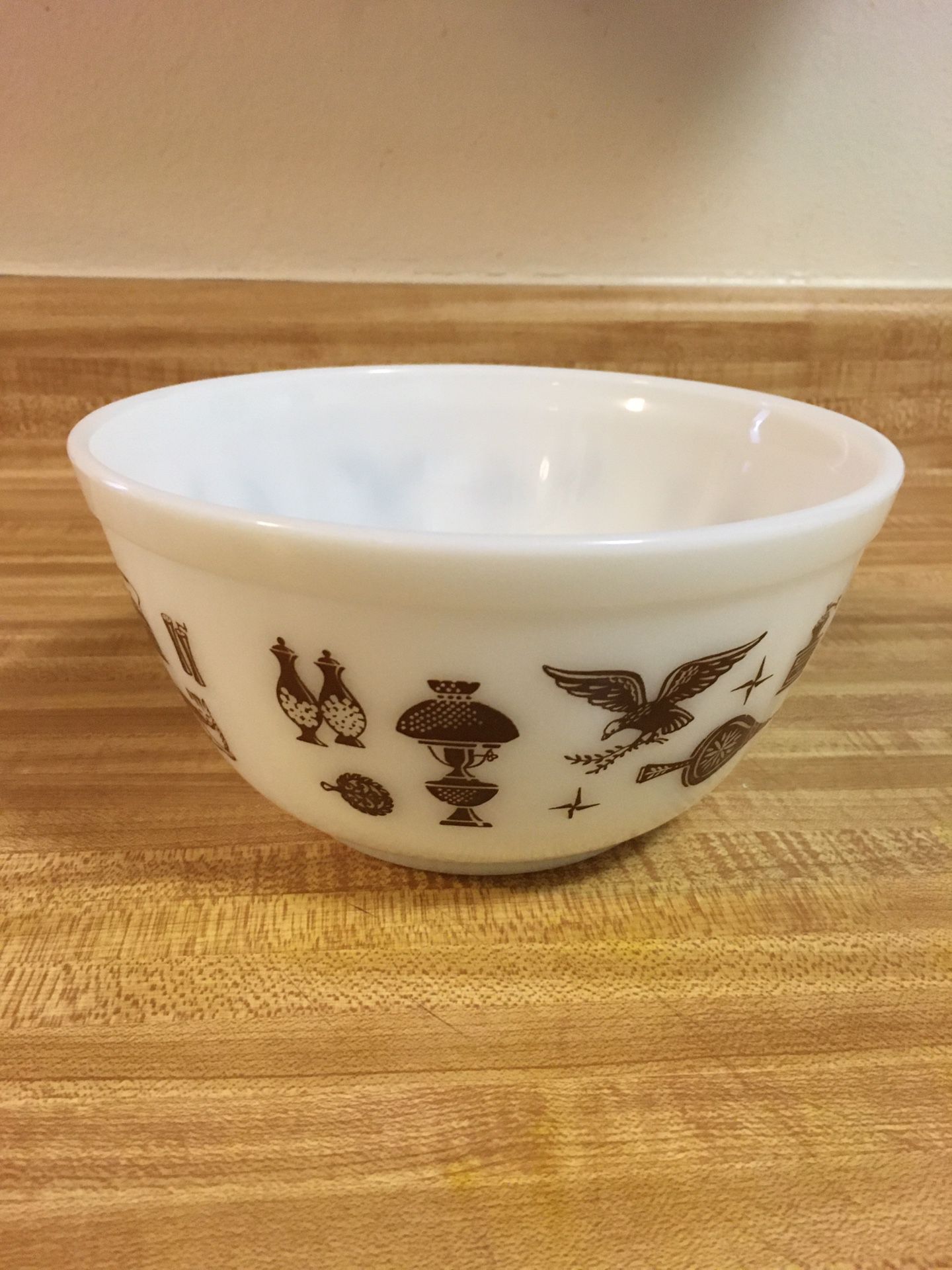 Vintage .5qt Pyrex Early American bowl