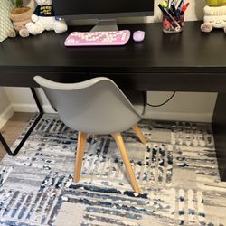 Office Desk And 2 Chairs 