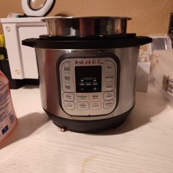 Brand New Insta Pot And Air Fryer Used