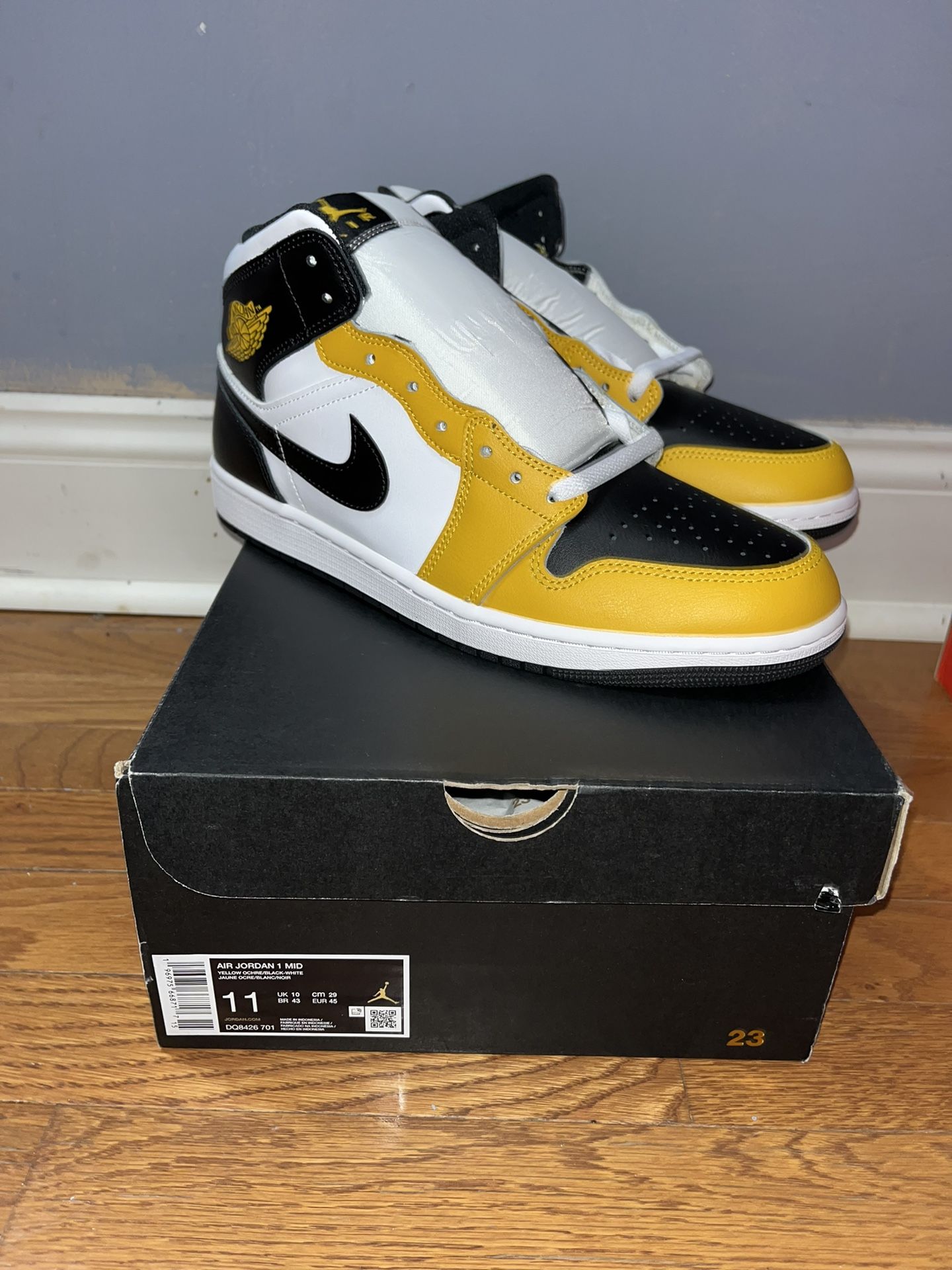 Jordan 1 Mid Yellow Ochre 