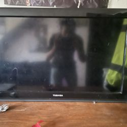 32 Inch Toshiba Flat Screen 