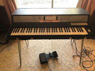 RMI electric piano $800
