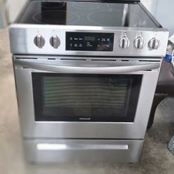stoven electric with oven 5 burners brand Frigidaire