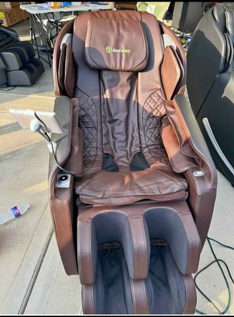 $650 Real Relax Massage Chair, Full Body Zero Gravity SL-Track
Retails for $1,400