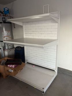 Mueble con llantas