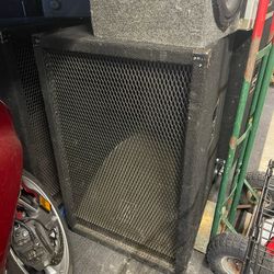 Concert speakers good bass  4 total