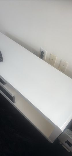Modern White High Gloss TV Stand with LED Lights