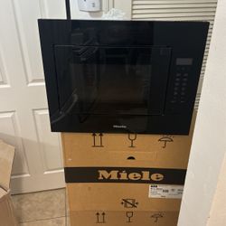 MIELE MICROWAVE AND OVEN 24” INCH M2241