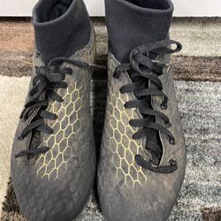 Kids Soccer Shoes Size 4 