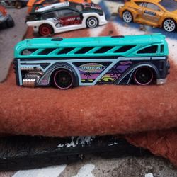 Hot Wheels=S U R F I N. School Bus=  G R X 82.  No. 504