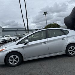 2015 PRIUS THREE $21.995