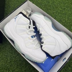 Jordan 11 “Legend Blue” OG Size 8.5