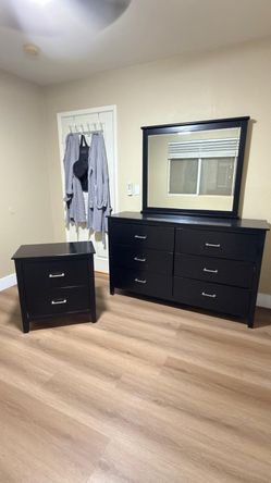 Black 6-Drawer Dresser with Mirror and Matching Nightstand - Home Storage