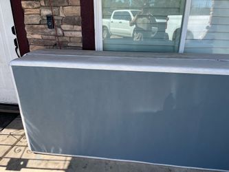 Cal king box spring good condition $60 o better offer