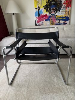 Marcel Breuer Wassily-style Chair in Black Leather and Chrome Good Condition