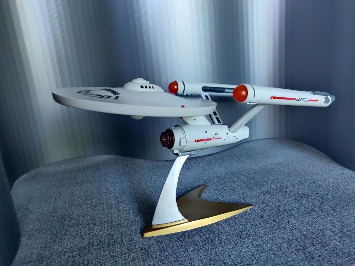 Vintage USS Enterprise 1995 Complete With Box