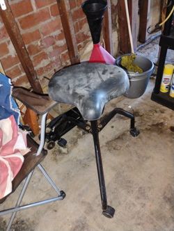 Rolling Saddle Stool