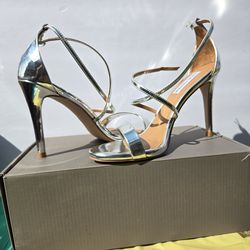 Steve https://offerup.com/redirect/?o=TWFkZGVuLk5ldw== in box.Floriaa Silver sz 8.5