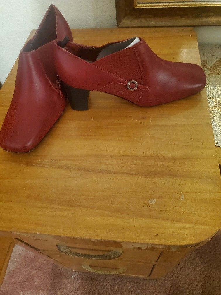 Brand New Still In Box π¦ AJ Valenci cute Red Dress Shoes Size 51/2