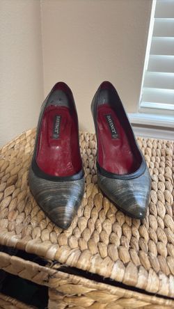 DaVinci Italian designer heels. Grey, black, and gold mix color. Size 6 USA.