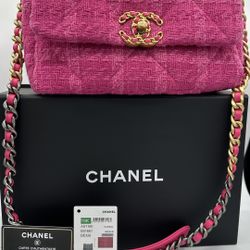 Chanel Classic Lambskin Double Flap Quilted Medium size Fuchsia / Hot pink  Bag for Sale in Kennesaw, GA - OfferUp