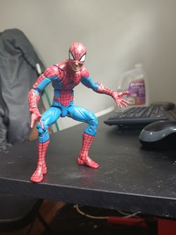 Spiderman (Masked Pulled Up) Action Figure