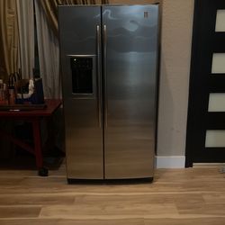 Refrigerator 