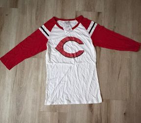 NEW Woman’s Large Cincinnati Reds Long Sleeve Shirt