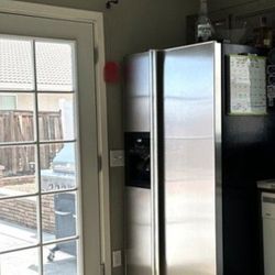 Refrigerator 