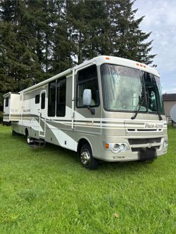 2002 Fleetwood Pace Arrow 37A