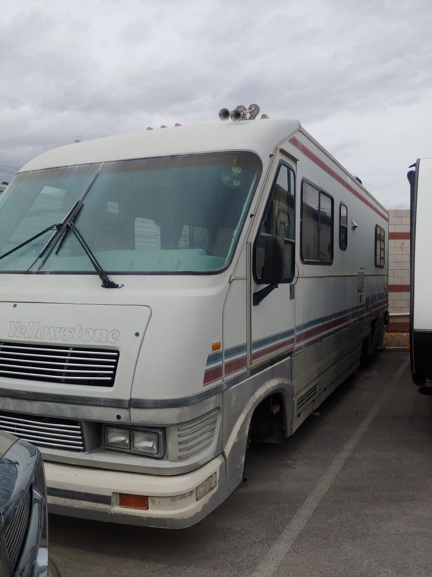1989 Park avenue Yellowstone for Sale in Las Vegas, NV - OfferUp