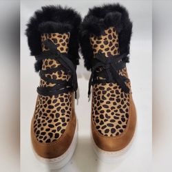 Women Boots w Fur  Size 9