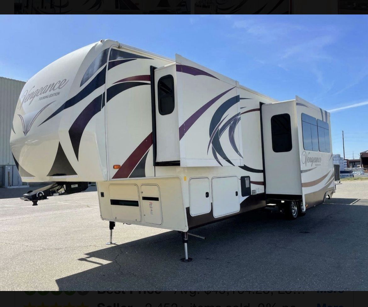 2015 Toy Hauler 5th Wheel 