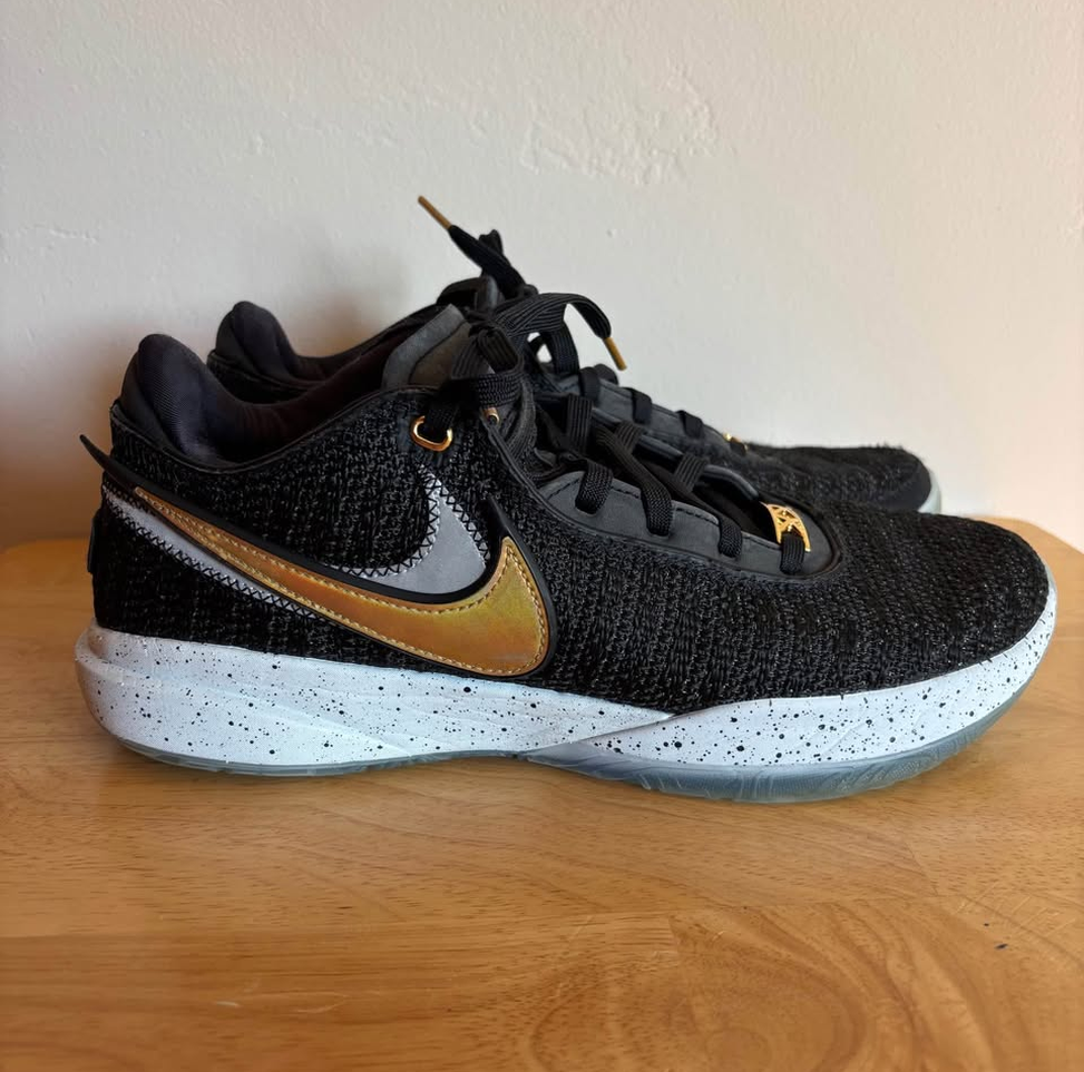 Nike LeBron 20 Men's Size 10 US DJ5423-003 Black Metallic Gold Athletic Shoes
