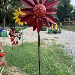 Red Metal Daisy Spinner, Yard Art, Garden Decor