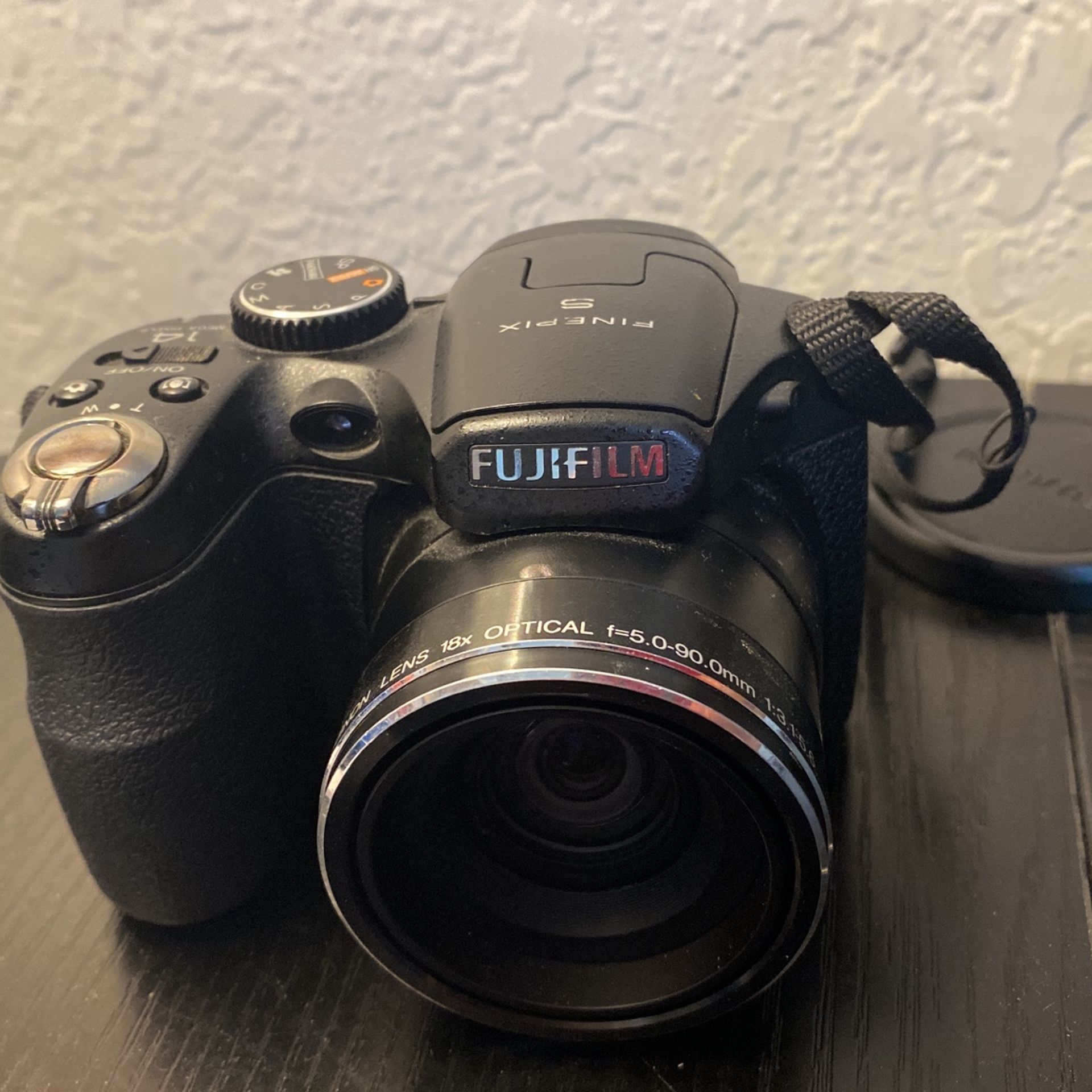 Fujifilm Finepix S Series S2940WM 14 Mp 18x Digital Zoom Camera With Case