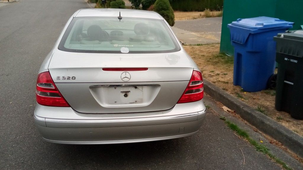2004 Mercedes-Benz E-Class