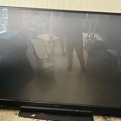 Selling 92” Tv