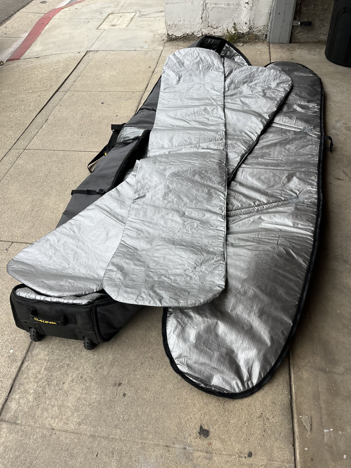 9'0” Dakine World Traveler Surfboard Bag for Sale in Hermosa Beach