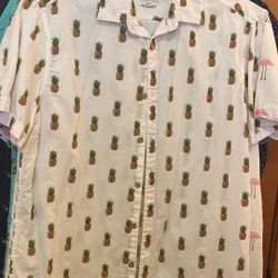 Camisas  Size L. $5.00 Like New Se Usaron 2o 3 Veces 