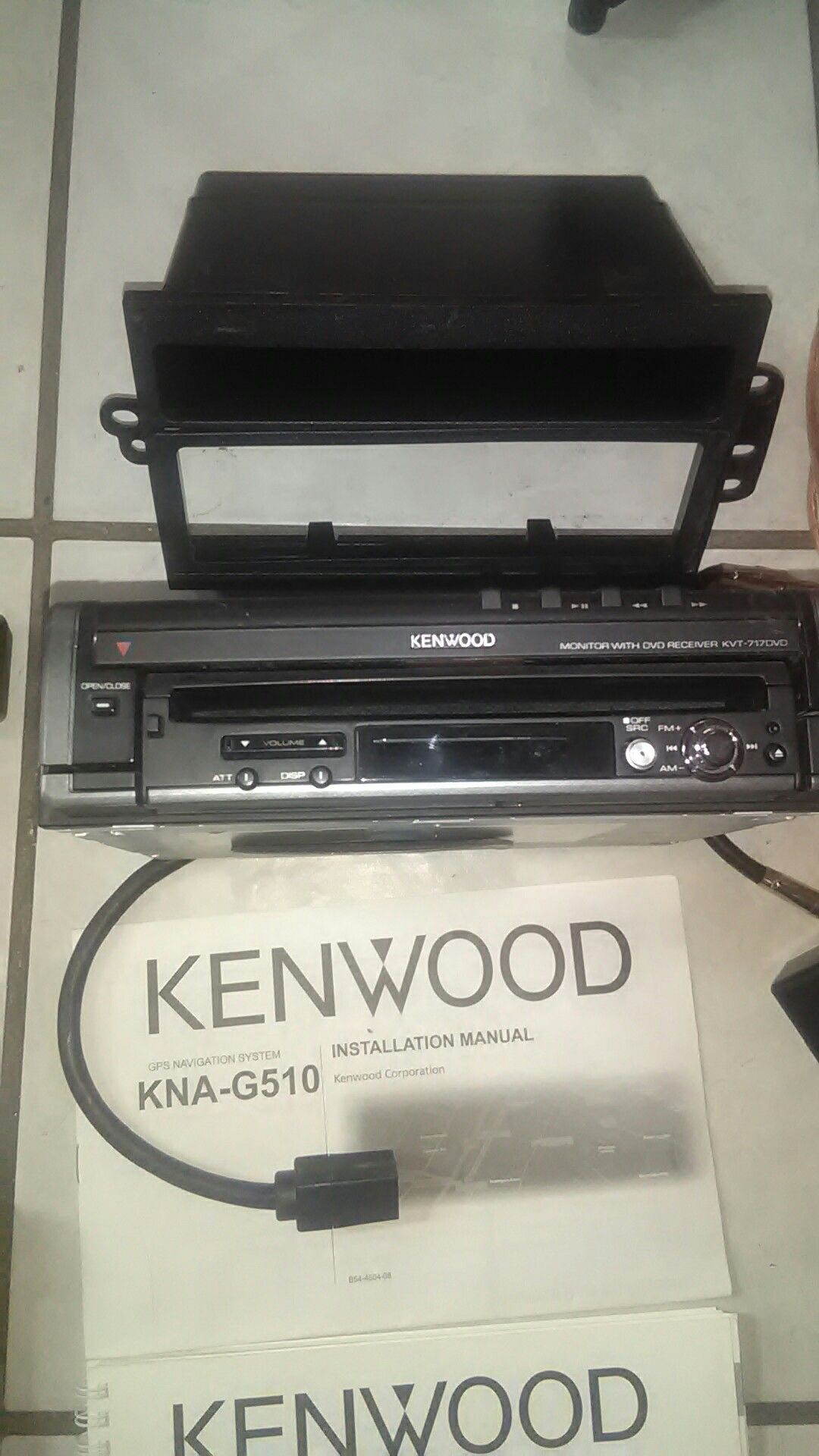 Kenwood kvt - 717 DVD monitor with DVD receiver