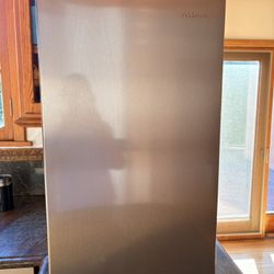 Like New Vissani 3.2 Cubic Feet Fridge