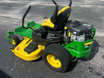John Deere Zero Turn Lawnmower - Excellent