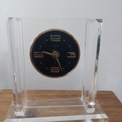 80's LUCITE MANTLE DESK CLOCK 8"×8"×3"