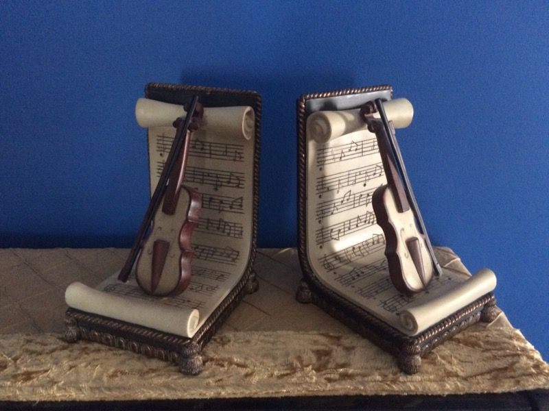 Elegant violin/music themed bookends