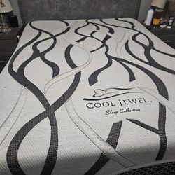12" Queen Size Hybrid Cooling Mattress 