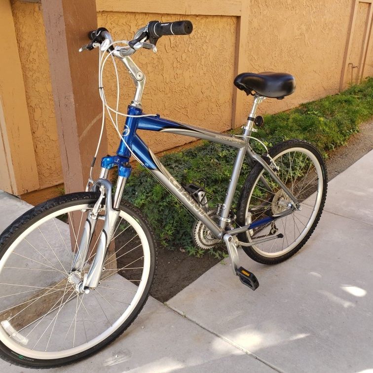 Giant sedona dx hybrid clearance bike