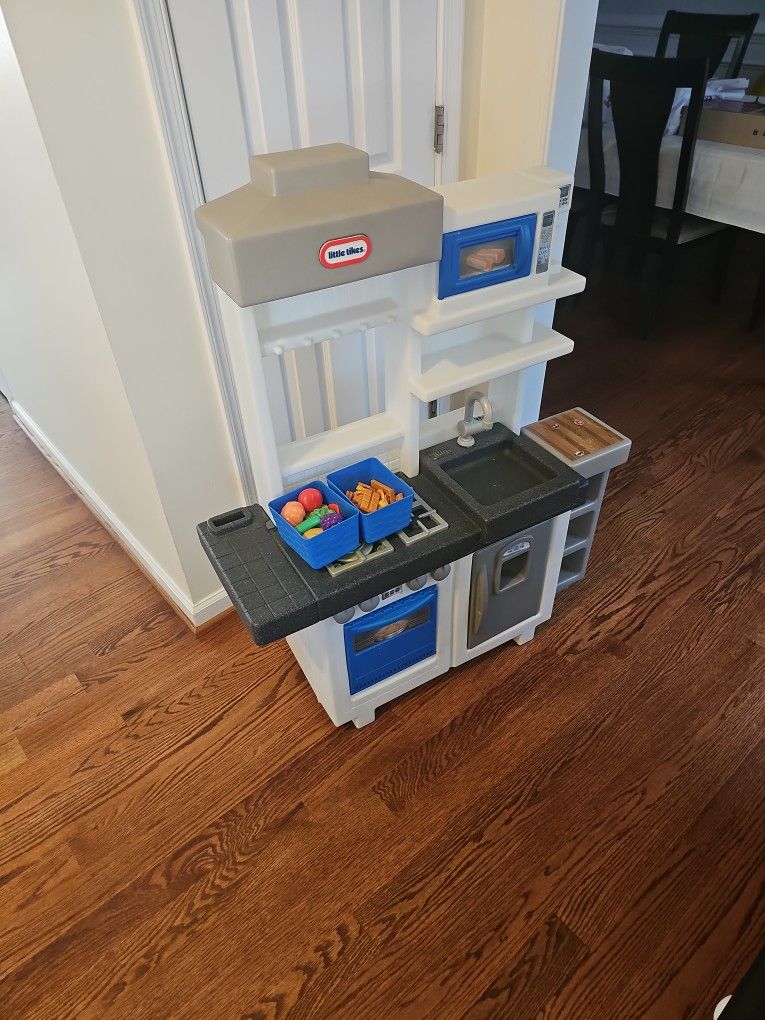 Little Tikes Kids Kitchen