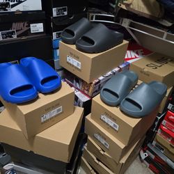 ADIDAS YEEZY SLIDES